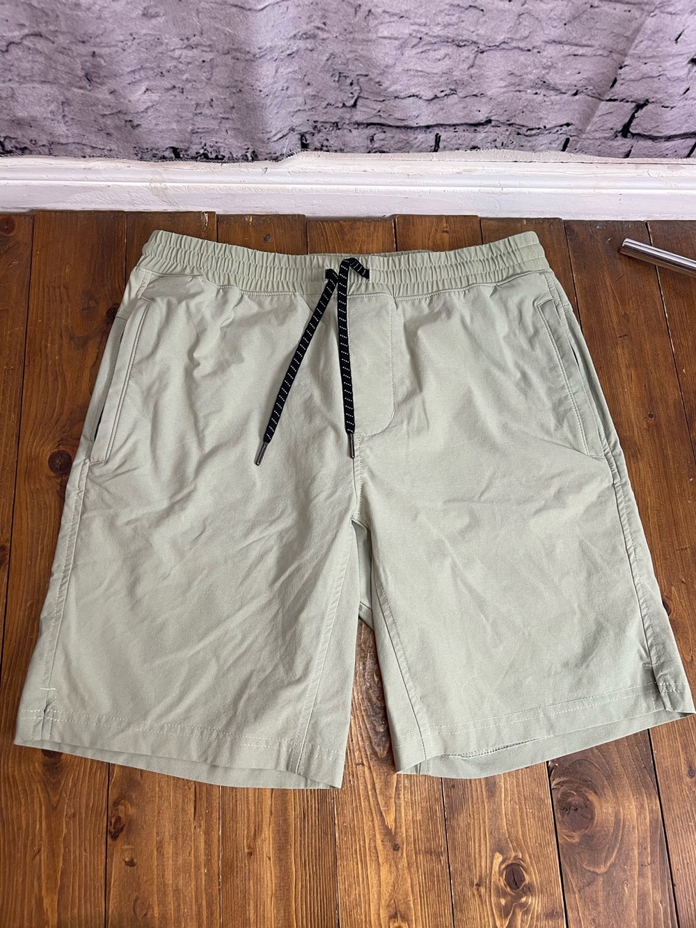 01.Algo size M/9 desert sage gym to swim shorts